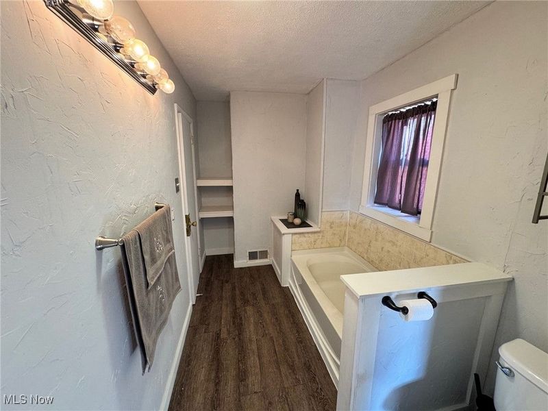 102 E Brookside Avenue, Akron, OH 44301 Photo 17