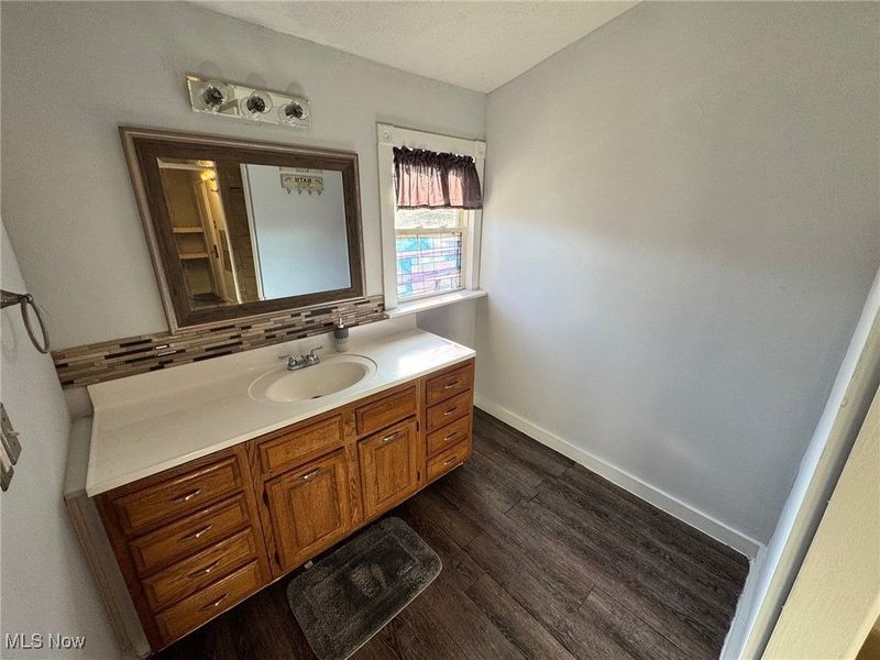 102 E Brookside Avenue, Akron, OH 44301 Photo 18