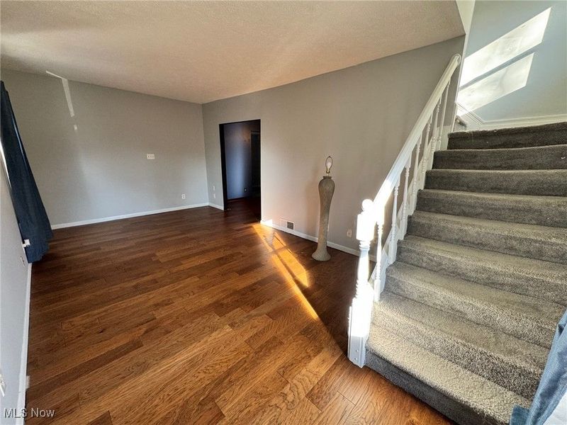 102 E Brookside Avenue, Akron, OH 44301 Photo 7