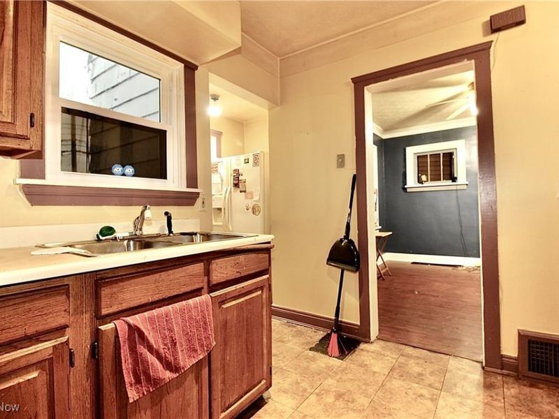 1849 Torbenson Drive, Cleveland, OH 44112 Photo 11