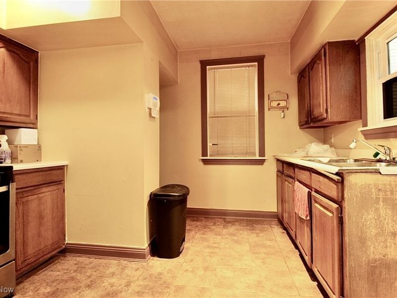 1849 Torbenson Drive, Cleveland, OH 44112 Photo 8