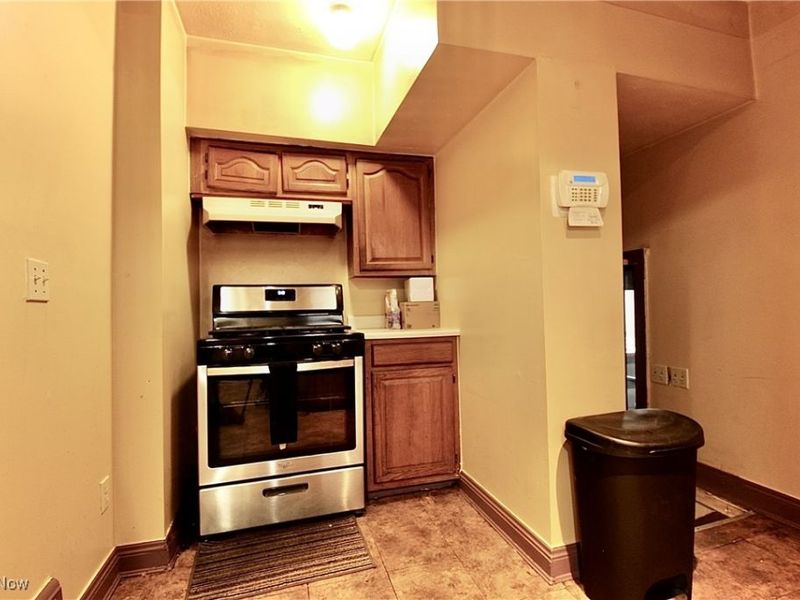 1849 Torbenson Drive, Cleveland, OH 44112 Photo 9