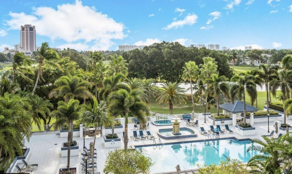 550 SE Mizner Boulevard, Unit B402, Boca Raton, FL 33432 Photo