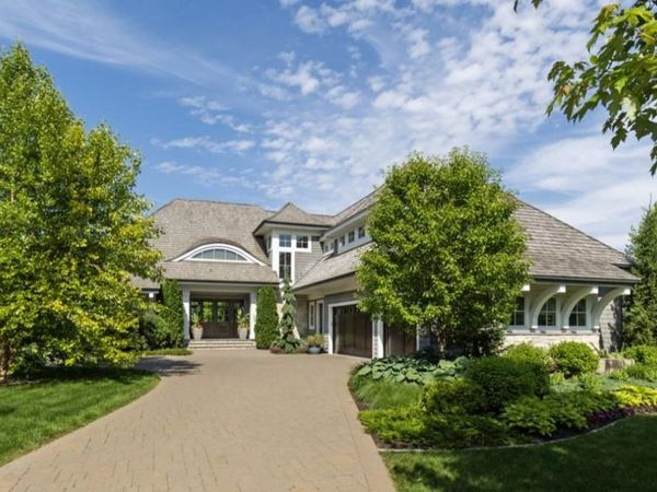 1595 Locust Hills Circle, Wayzata, MN 55391