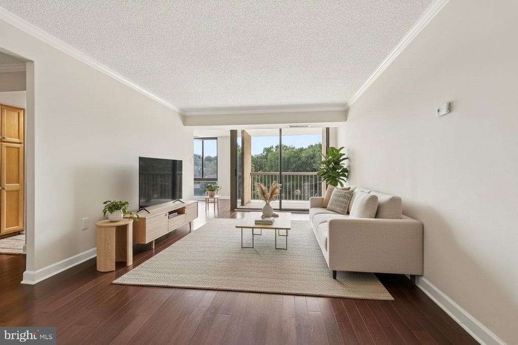 4500 S Four Mile Run Drive, Unit 220, Arlington, VA 22204 Main Photo