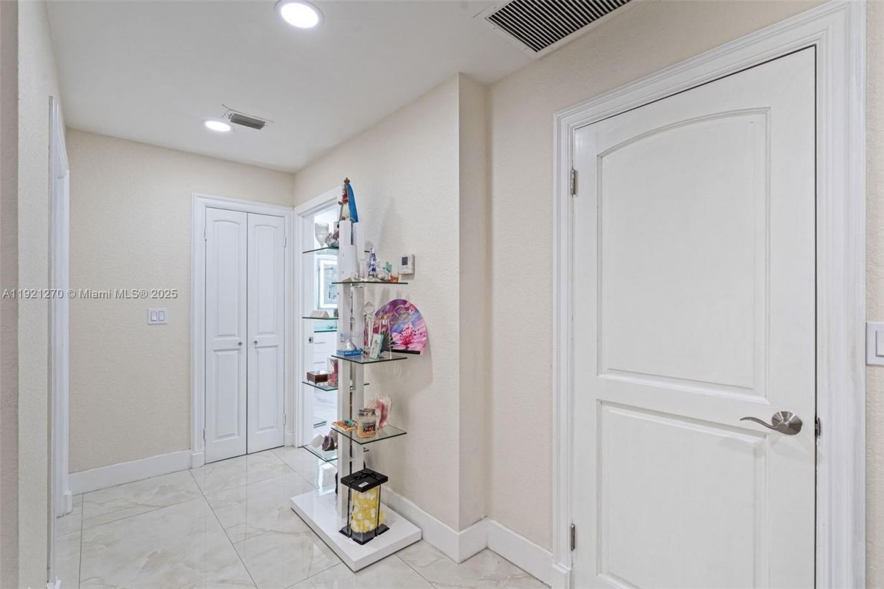 7225 Gleneagle Dr, Miami Lakes, FL 33014 Photo