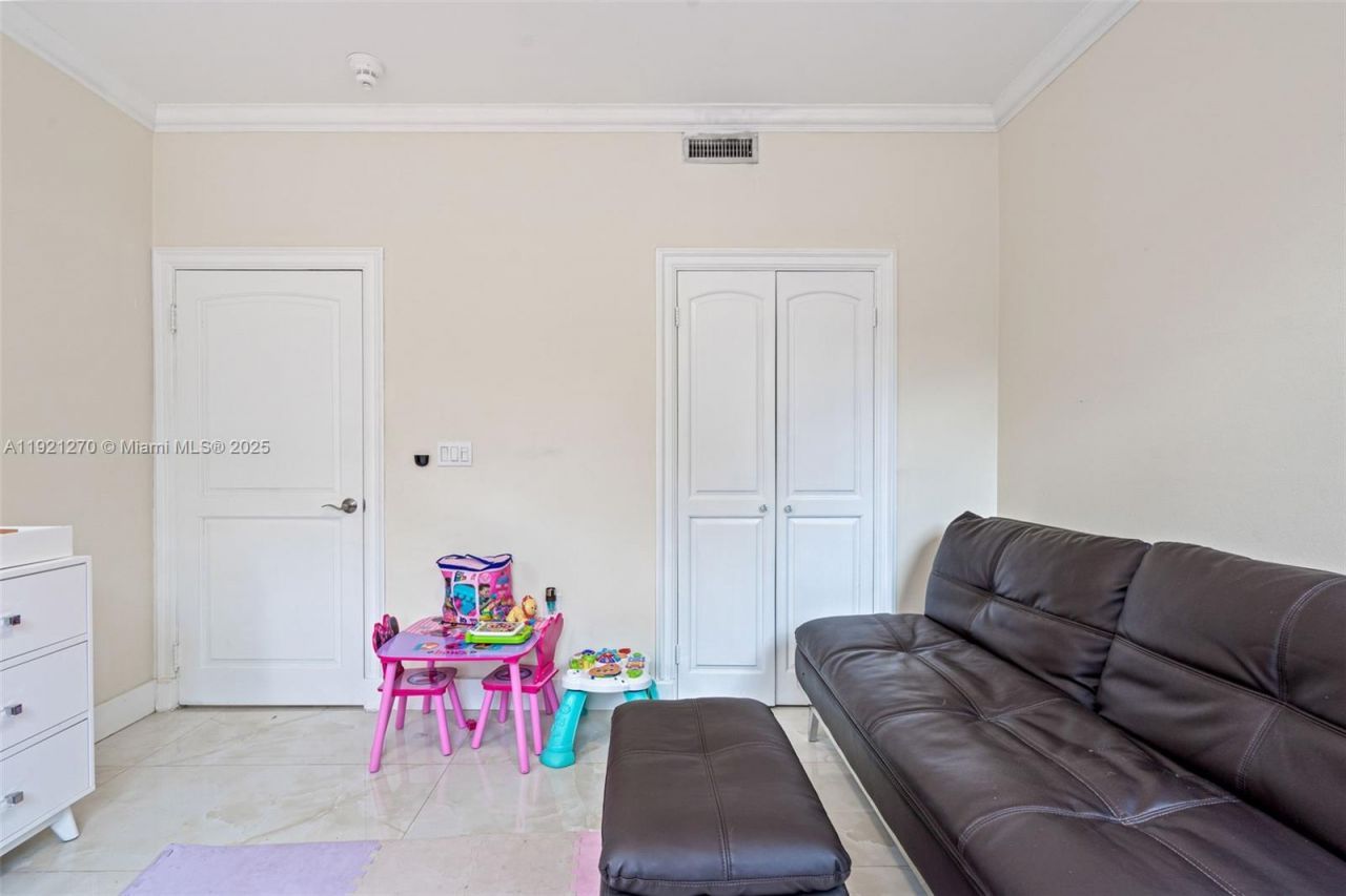 7225 Gleneagle Dr, Miami Lakes, FL 33014 Photo