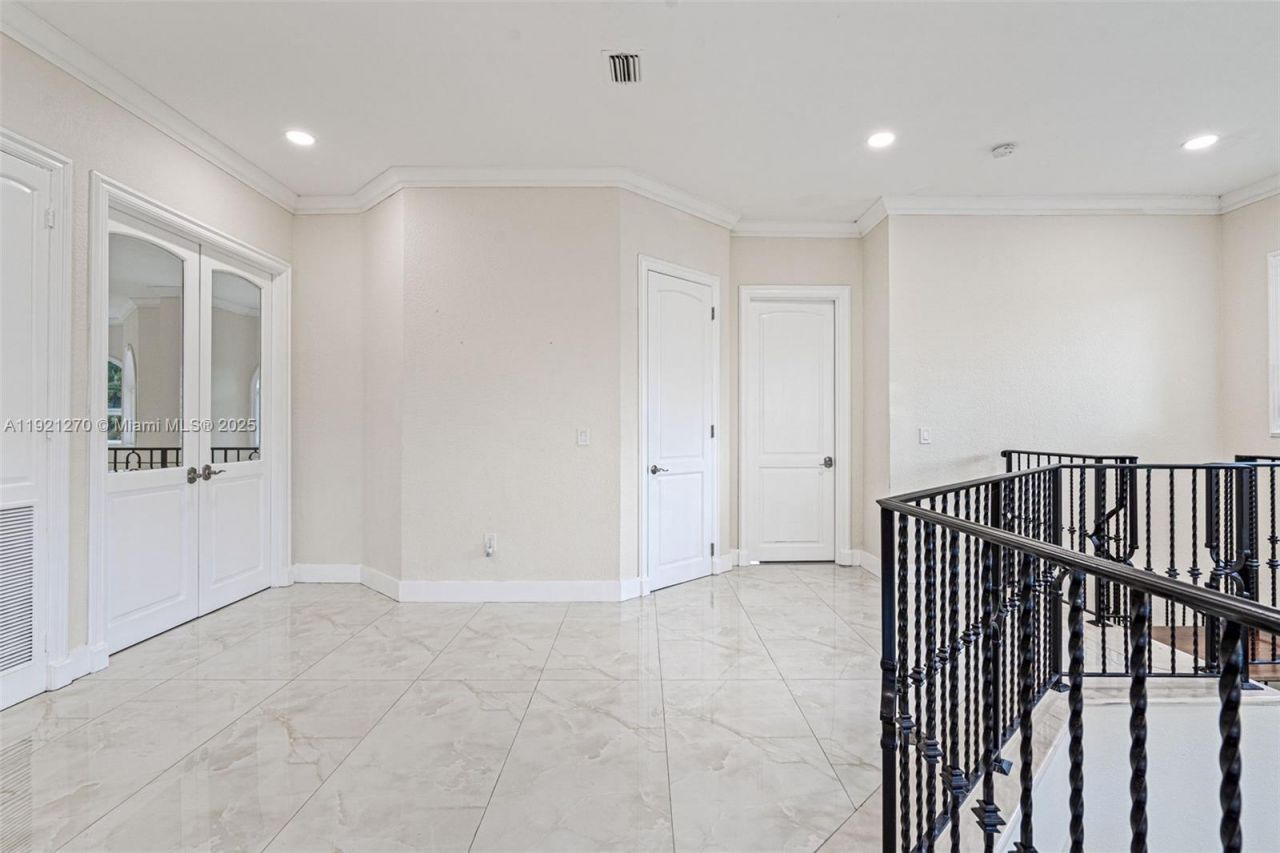 7225 Gleneagle Dr, Miami Lakes, FL 33014 Photo