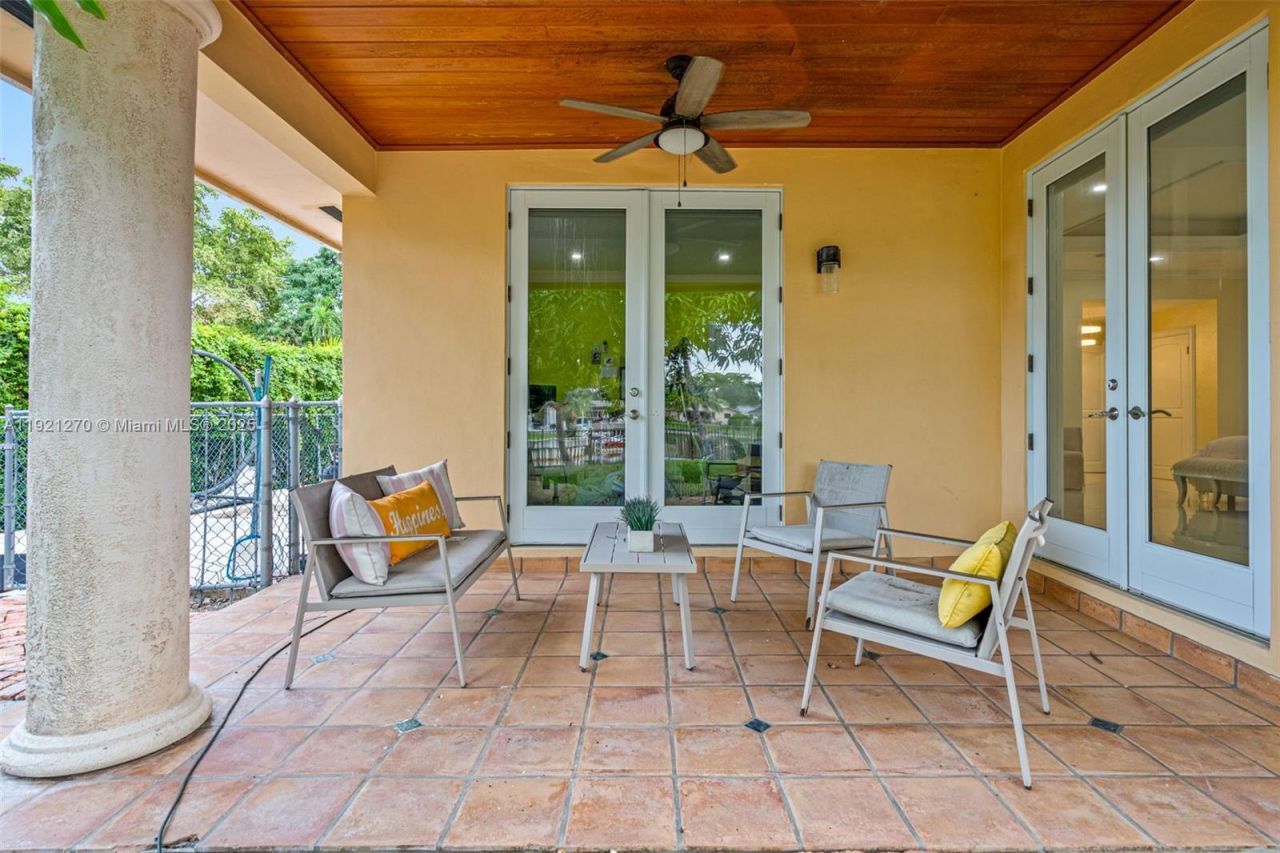 7225 Gleneagle Dr, Miami Lakes, FL 33014 Photo