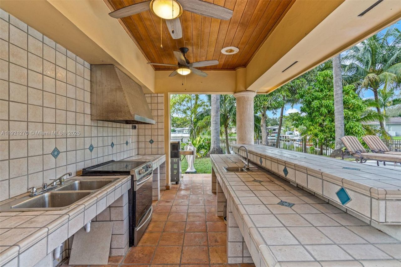 7225 Gleneagle Dr, Miami Lakes, FL 33014 Photo