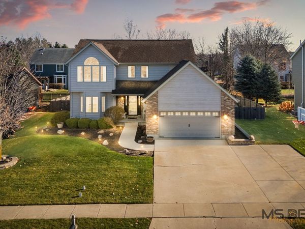 932 Foxpointe Drive, Sycamore, IL 60178