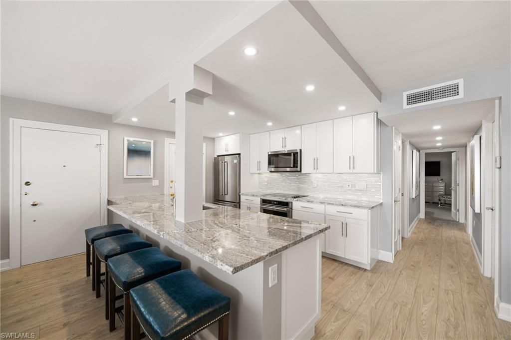 222 Harbour Dr, Unit 207, Naples, FL 34103 Photo