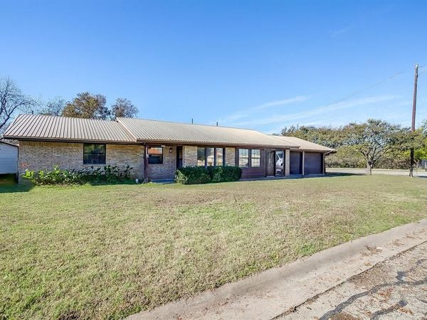 1911 Joslin Street, Cleburne, TX 76033