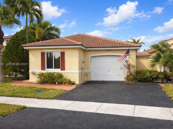 17253 NW 6th Ct, Pembroke Pines, FL 33029