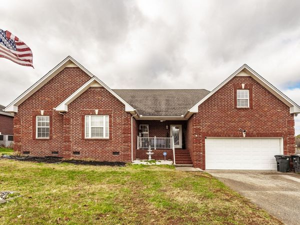 446 Robins Trl, Westmoreland, TN 37186