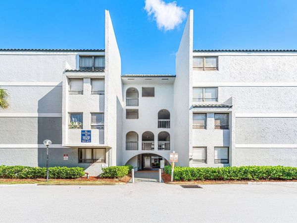 1820 N Congress Avenue, Unit 304, West Palm Beach, FL 33401