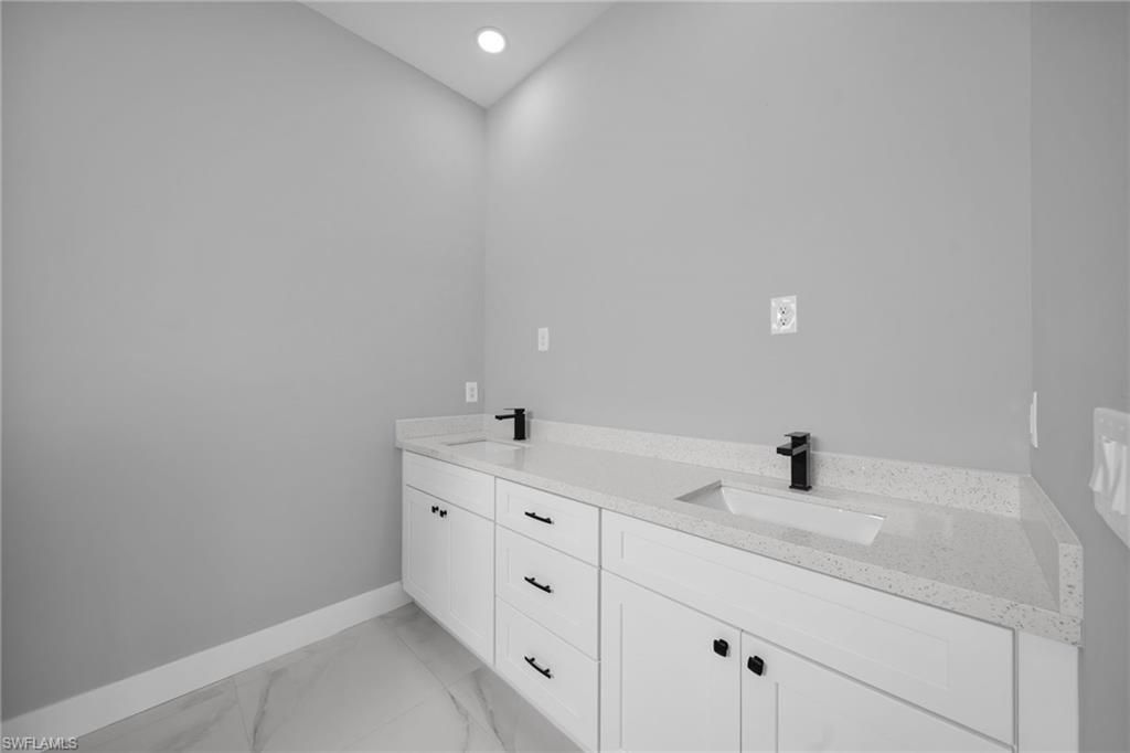 1225 NE 5th Pl, Cape Coral, FL 33909 Photo