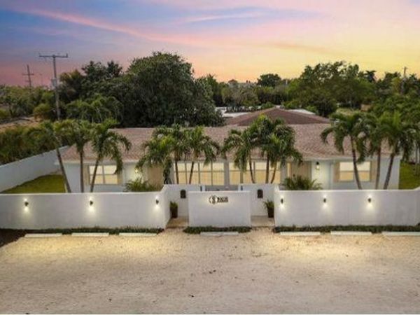 2000 NE 17 Ct., Fort Lauderdale, FL 33304