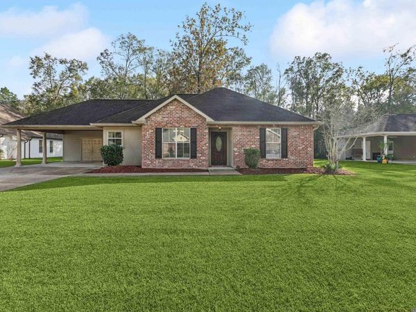 18526 S Brookfield Dr, Ponchatoula, LA 70454