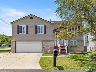 1786 Daisey Lane, Westland, MI 48186