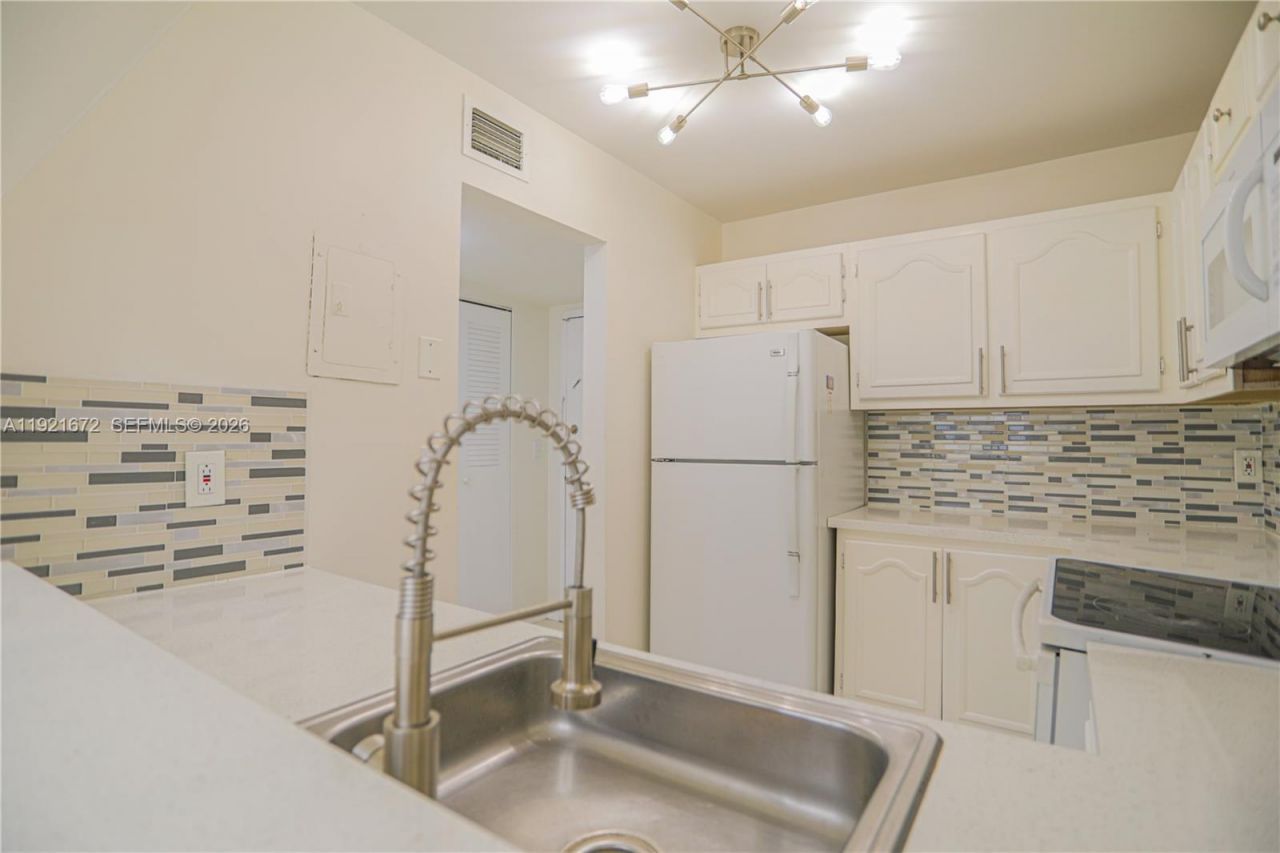 13685 NE 10th Ave, Unit 209, North Miami, FL 33161 Photo