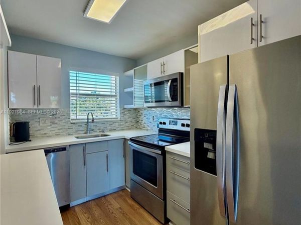 8350 Sunrise Lakes Blvd, Unit 202, Sunrise, FL 33322