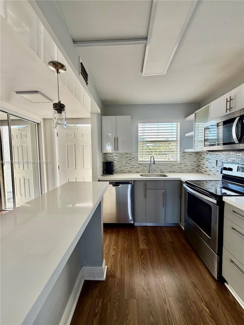 8350 Sunrise Lakes Blvd, Unit 202, Sunrise, FL 33322 Photo