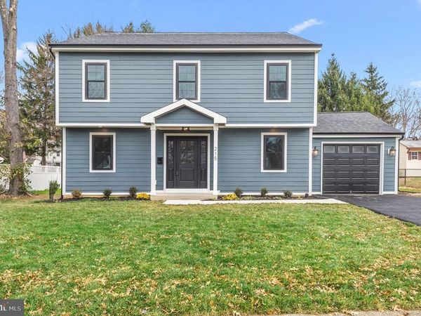 215 N FRANKLIN STREET, DOYLESTOWN, PA 18901