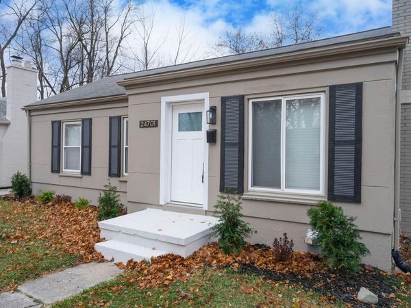 24701 Parklawn Street, Oak Park, MI 48237