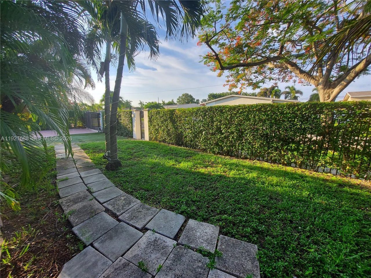 8105 SW 17th Ter, Miami, FL 33155 Photo