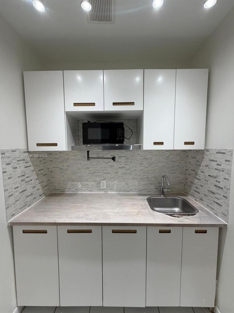 8105 SW 17th Ter, Miami, FL 33155 Photo