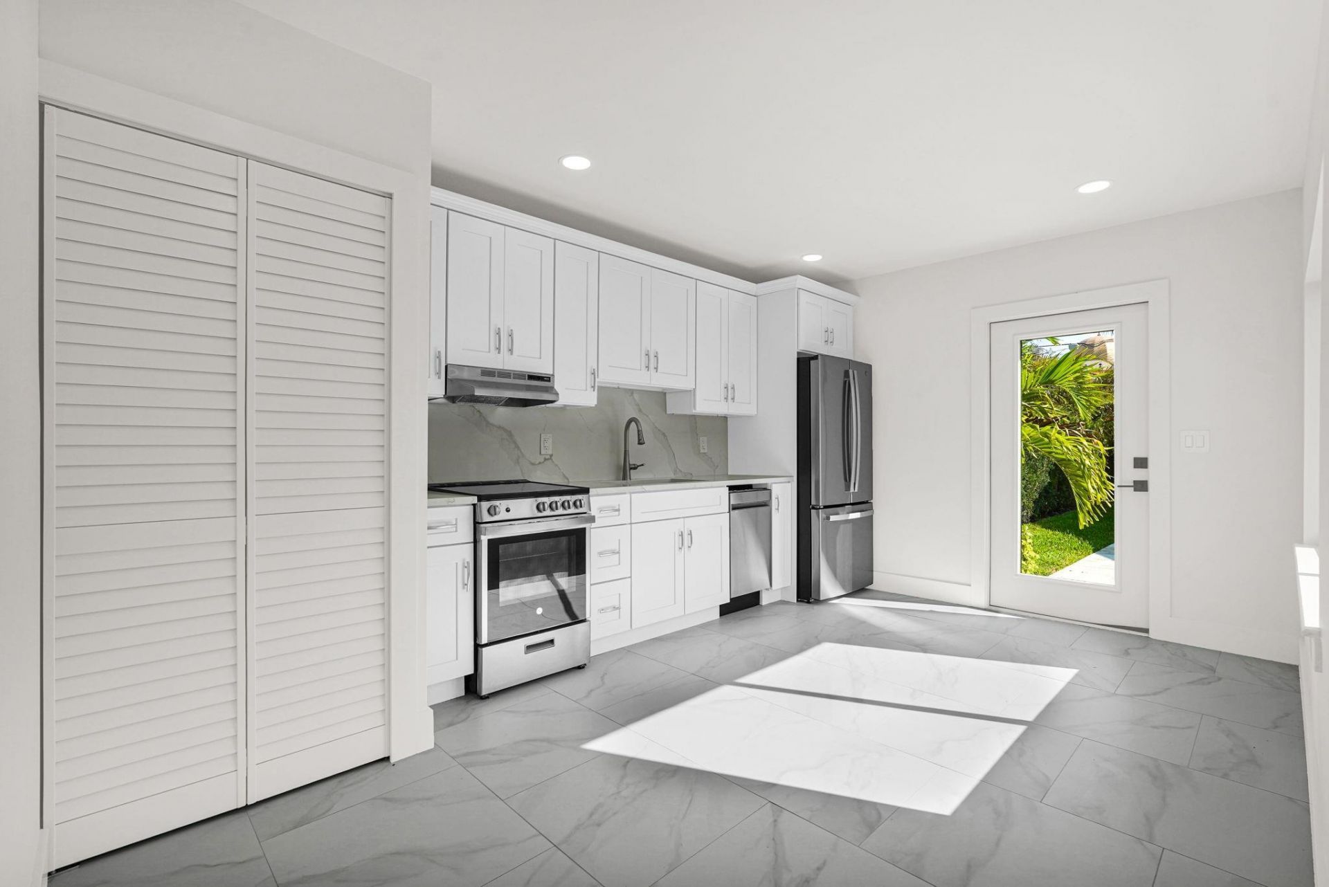 4015 Washington Road, West Palm Beach, FL 33405 Photo