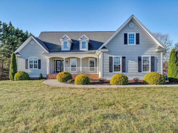 50 Hayfield DR, Boones Mill, VA 24065