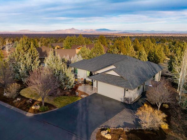 10064 Juniper Glen Circle, Redmond, OR 97756