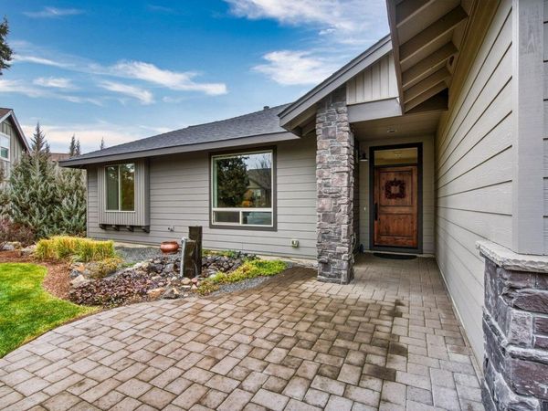 10064 Juniper Glen Circle, Redmond, OR 97756