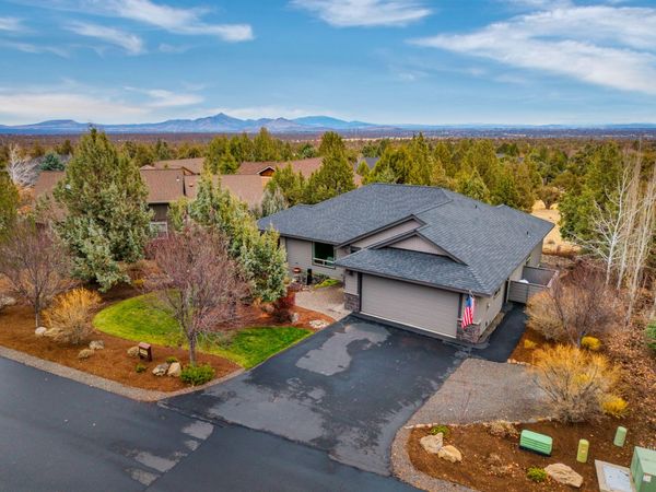 10064 Juniper Glen Circle, Redmond, OR 97756