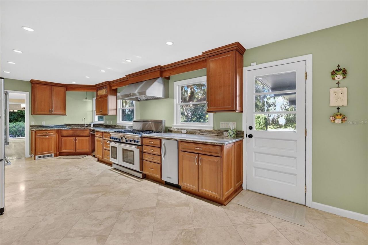 9345 Silver Lake Drive, Leesburg, FL 34788 Photo