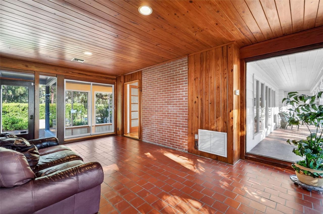 9345 Silver Lake Drive, Leesburg, FL 34788 Photo