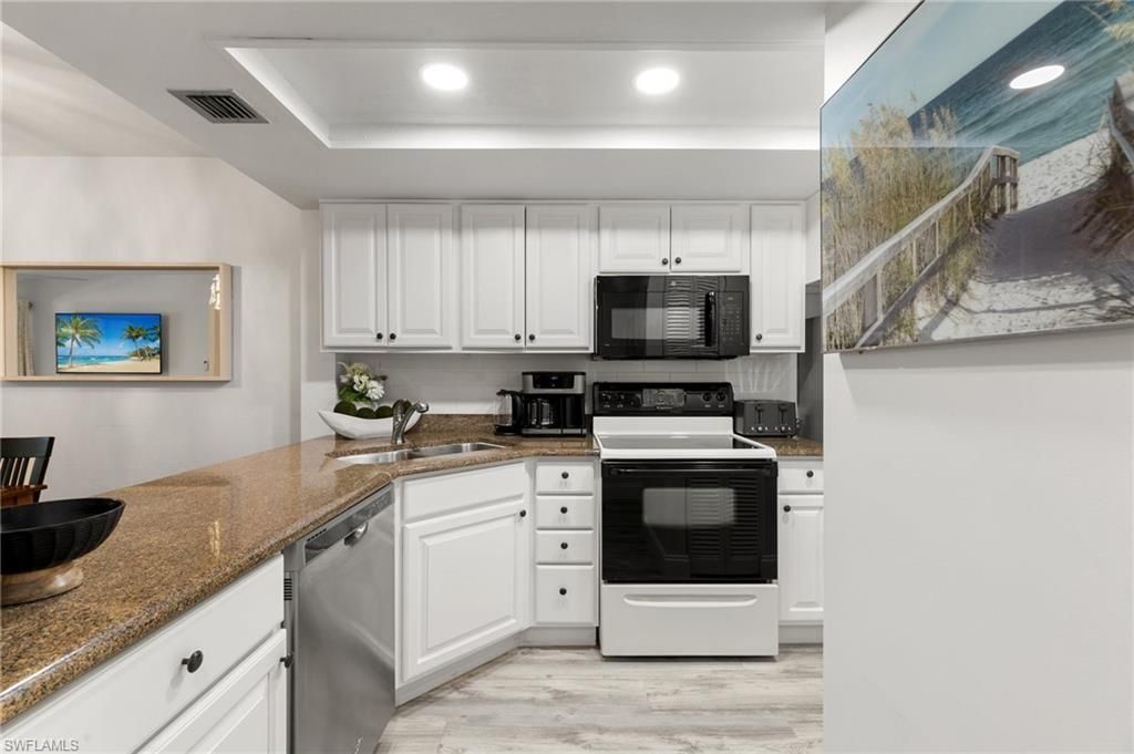 600 Neapolitan Way, Unit 257, Naples, FL 34103 Photo