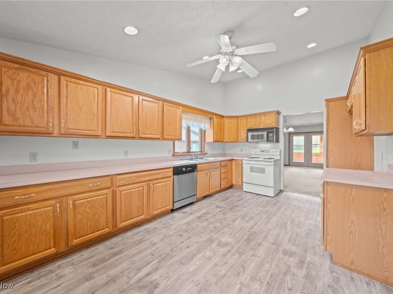 2186 Prestwick Drive, Uniontown, OH 44685 Photo 11