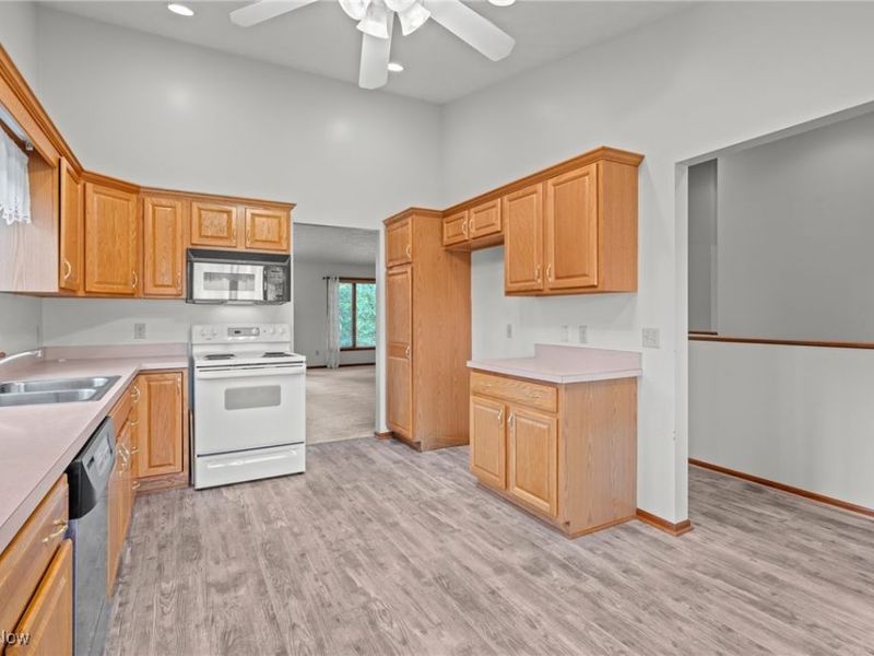 2186 Prestwick Drive, Uniontown, OH 44685 Photo 13