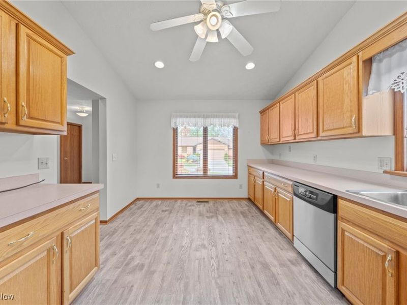 2186 Prestwick Drive, Uniontown, OH 44685 Photo 15