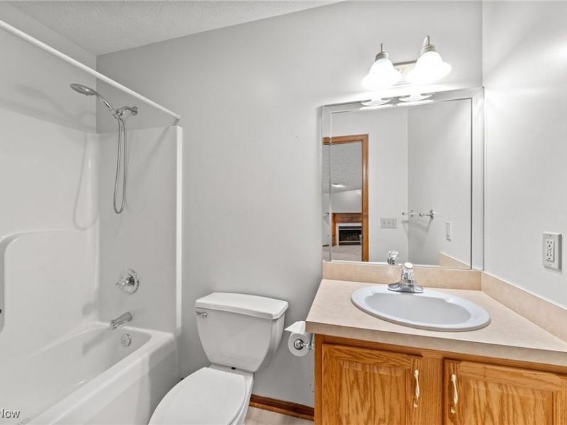 2186 Prestwick Drive, Uniontown, OH 44685 Photo 22