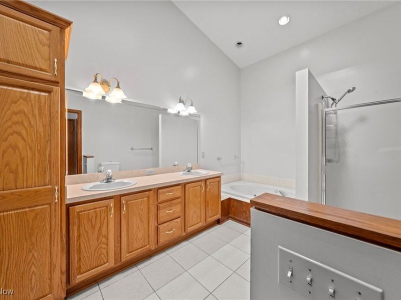 2186 Prestwick Drive, Uniontown, OH 44685 Photo 32