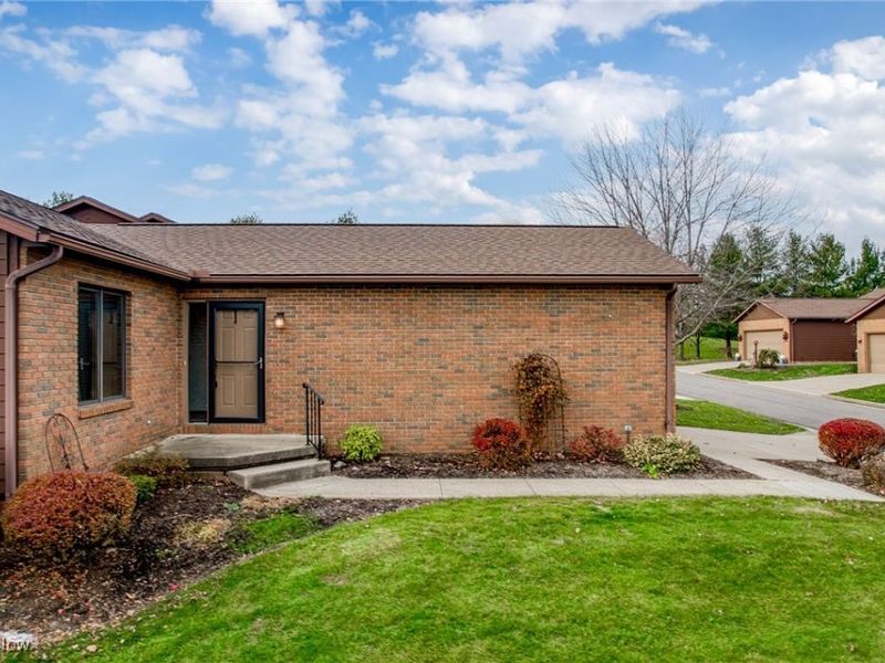 2186 Prestwick Drive, Uniontown, OH 44685 Photo 4