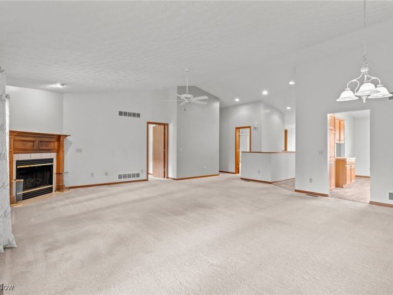 2186 Prestwick Drive, Uniontown, OH 44685 Photo 6