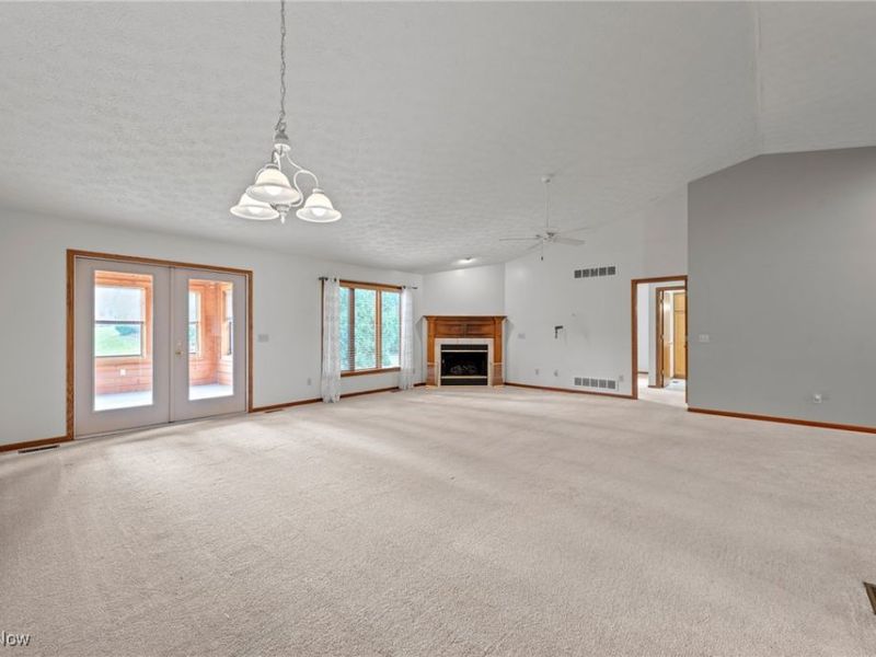 2186 Prestwick Drive, Uniontown, OH 44685 Photo 7