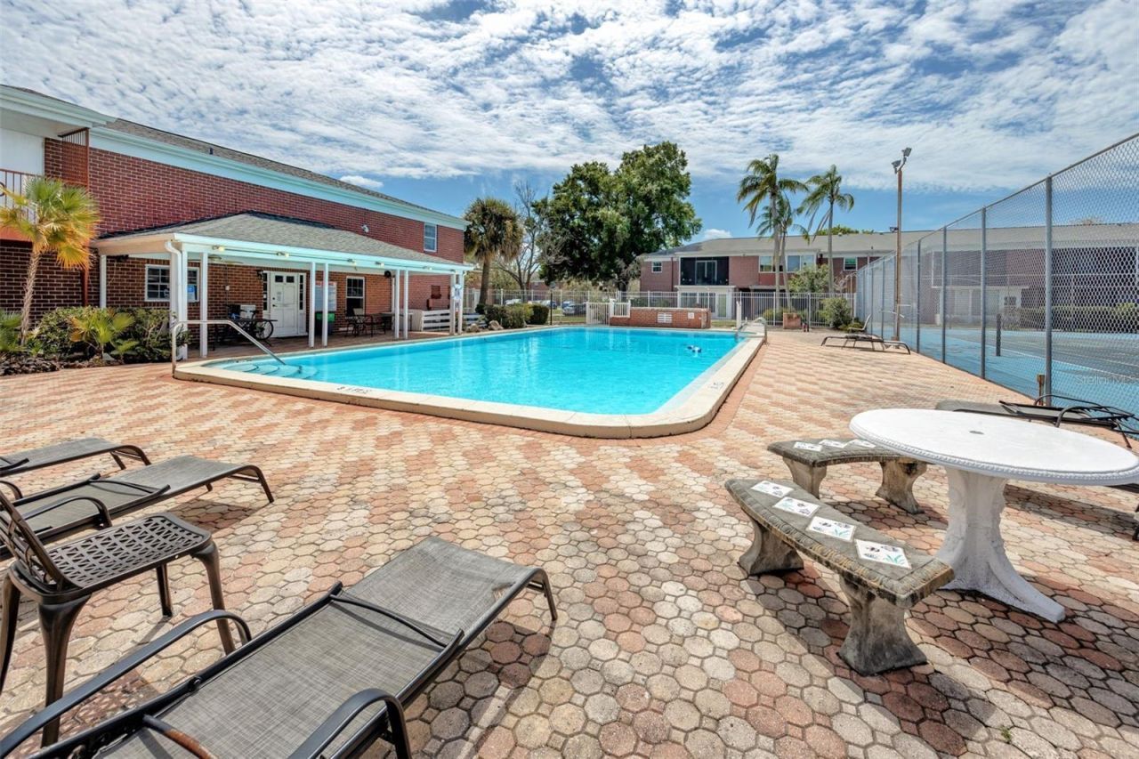 8345 13th Street N, Unit B, Saint Petersburg, FL 33702 Photo