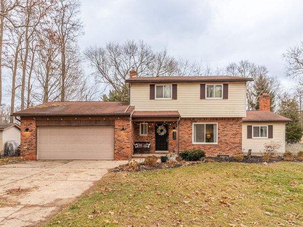 1470 Nightingale Road, Wixom, MI 48393