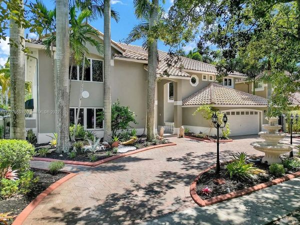 15945 NW 82ND COURT, MIAMI LAKES, FL 33016
